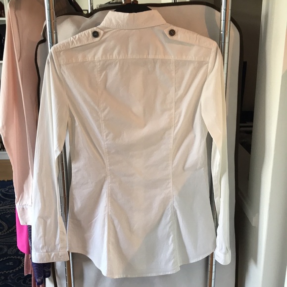 Burberry fitted button-down with gunmetal buttons - Picture 2 of 8